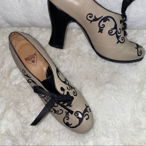 John Fluevog embroider close toe shoe size 7 1/2 - Picture 12 of 16
